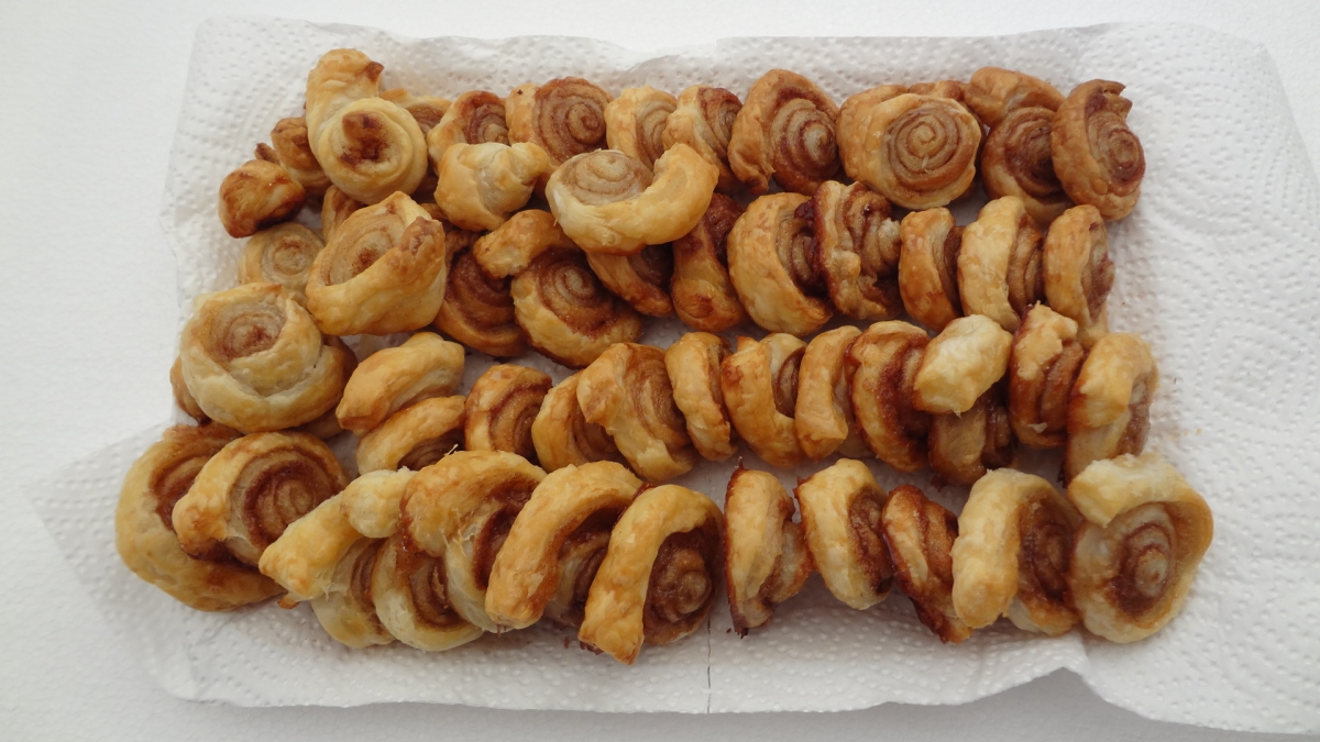 le cinnamon rolls nel vassoio