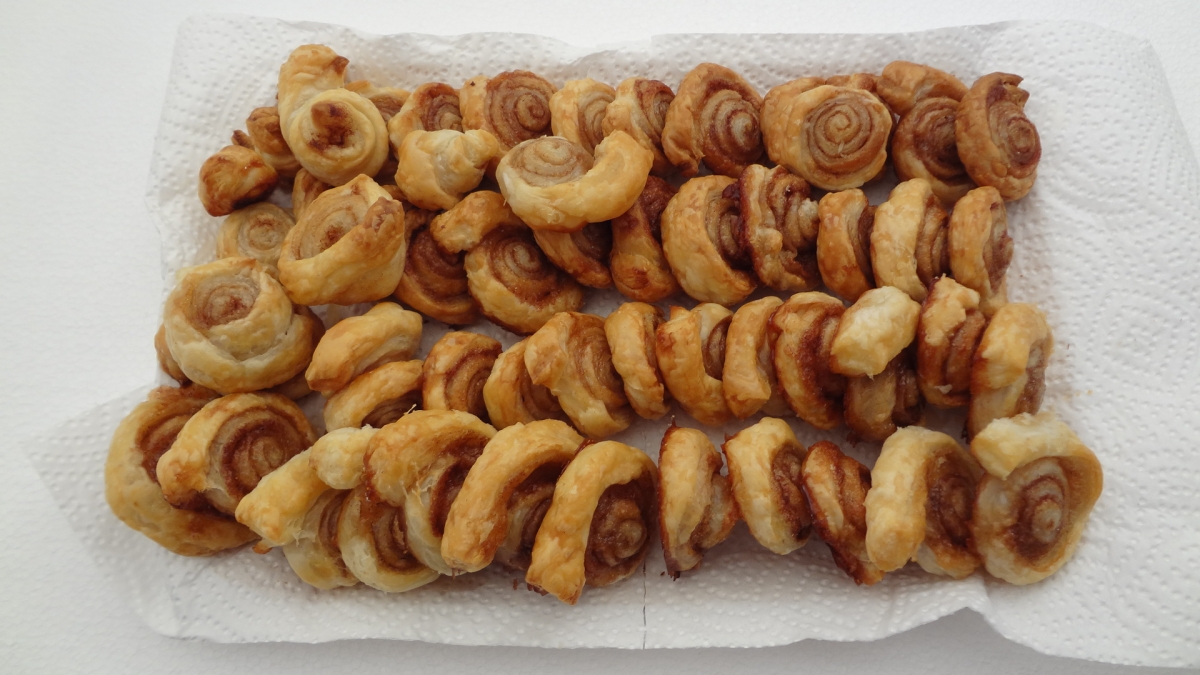 le cinnamon rolls nel vassoio